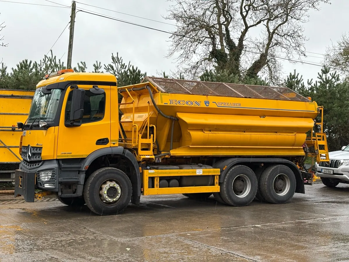 2016 Mercedes Arocs 2635 6x4 Gritter - Image 3