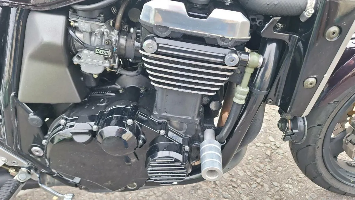 Kawasaki  zrx 1100 - Image 4