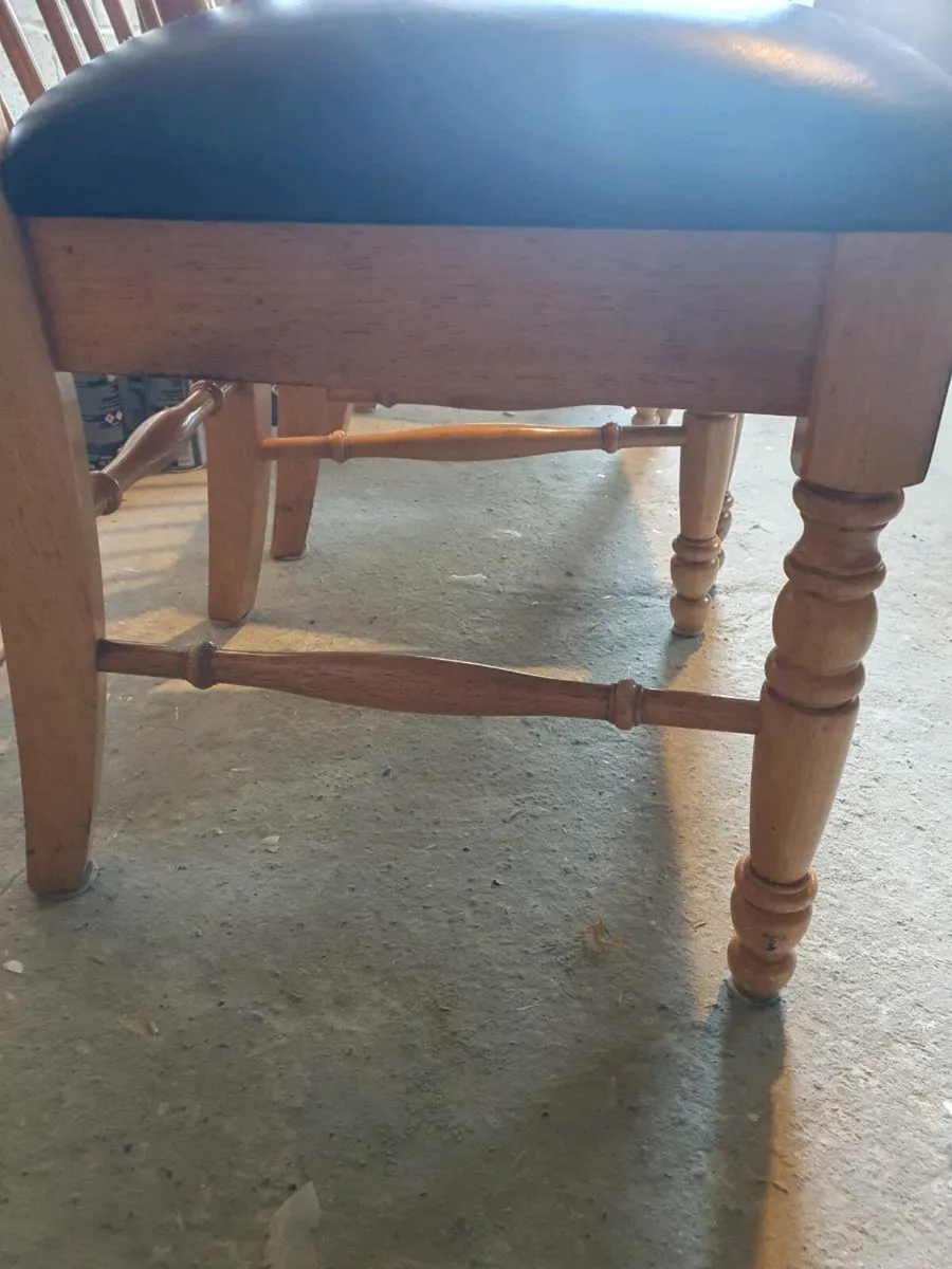 Set of 4 solid wood dining chair - Image 3