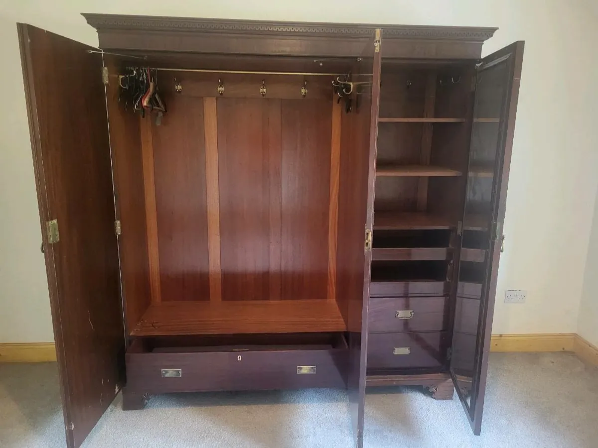 A mahogany wardrobe0 - Image 2