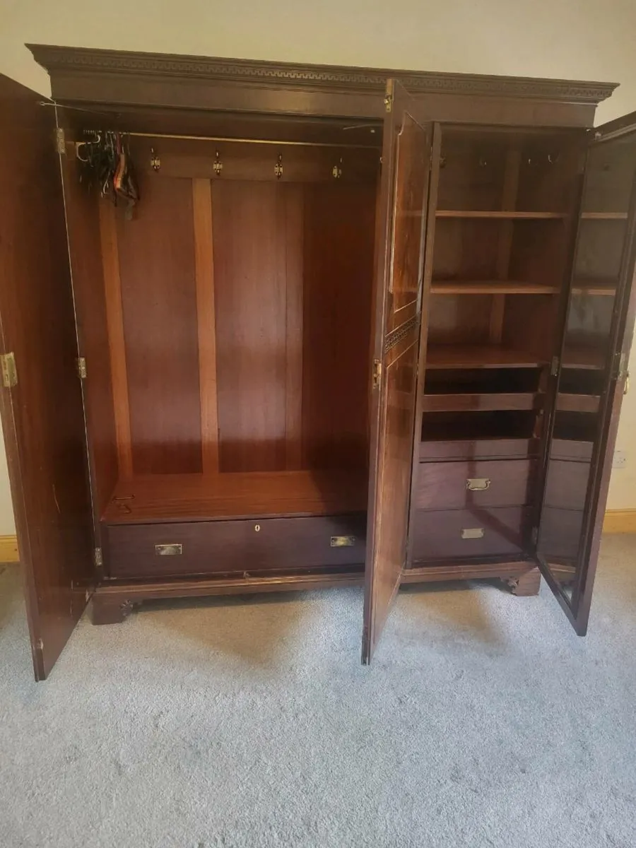 A mahogany wardrobe0 - Image 3