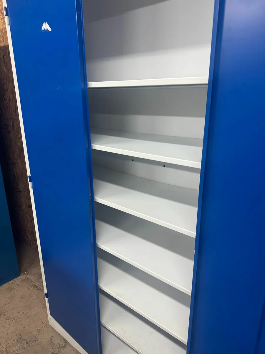 2 door locker like new - Image 3