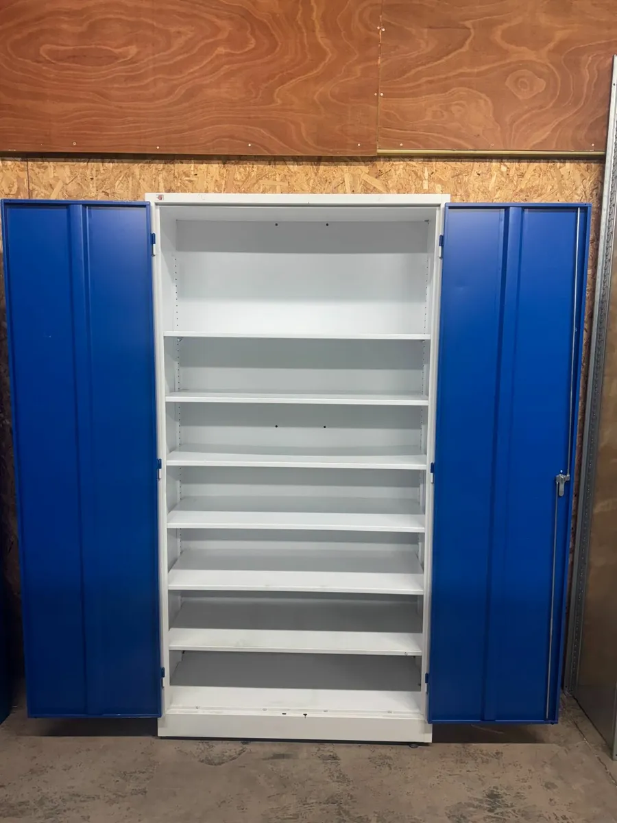 2 door locker like new - Image 4