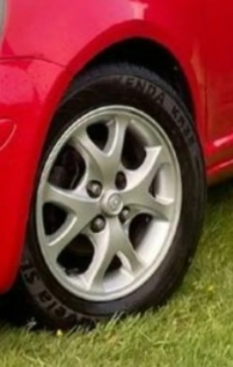 Toyota yaris original 14" alloys - Image 4
