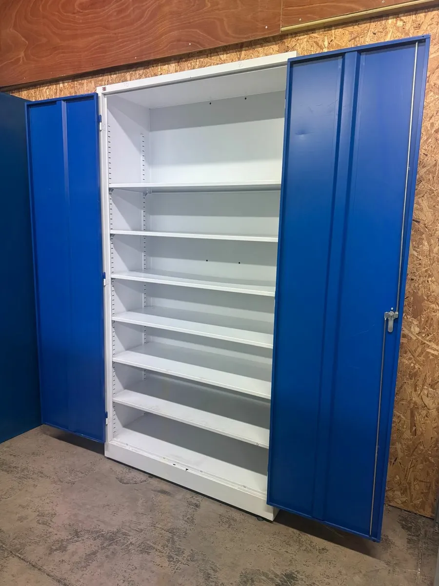 double door lockers like new - Image 1