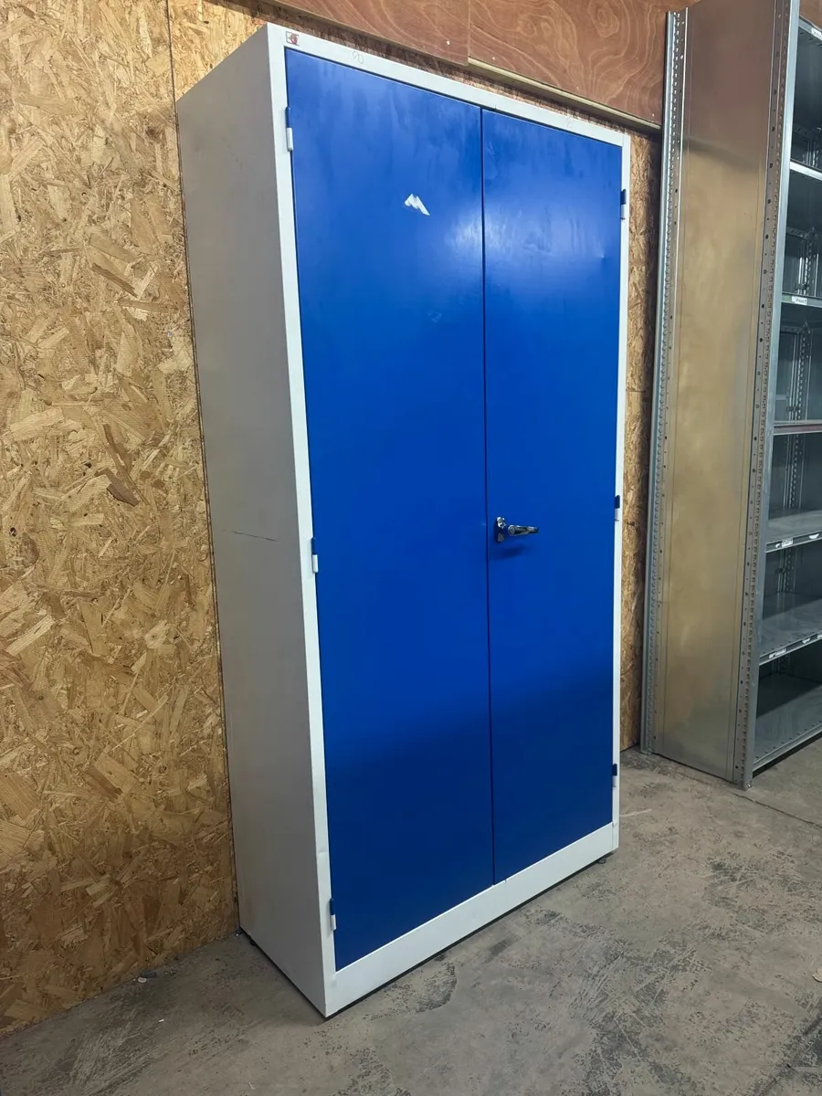 double door lockers like new - Image 3