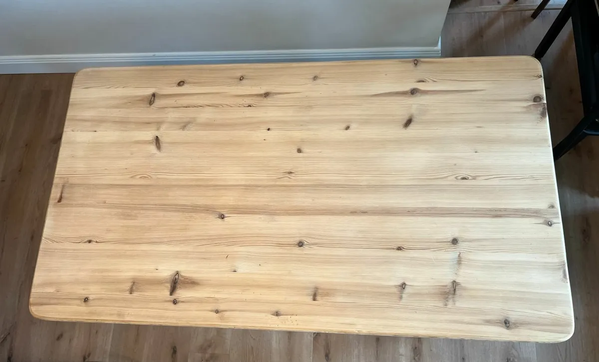 Beautiful Farmhouse Table - Delivery Available - Image 4