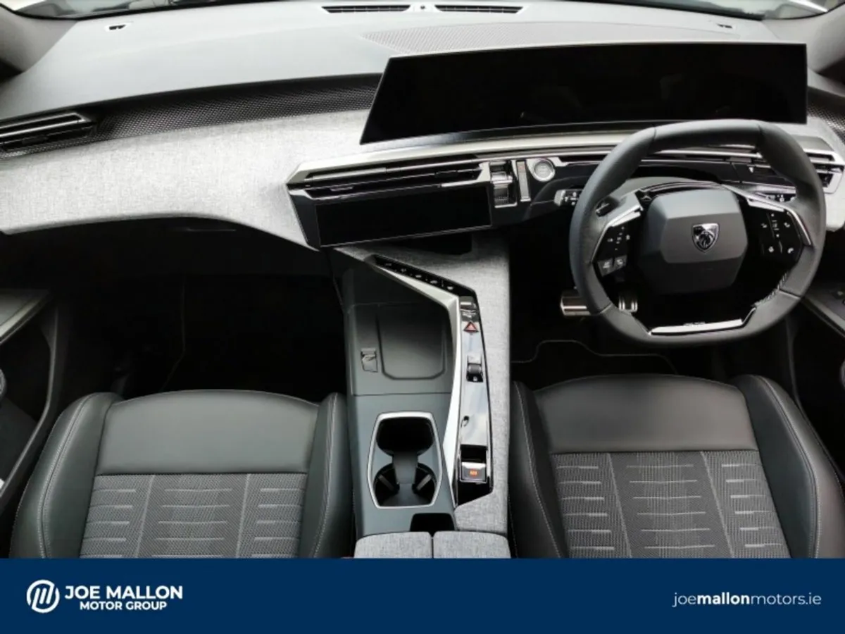 Peugeot 5008 BEV 73kwh 210hp GT - Image 4