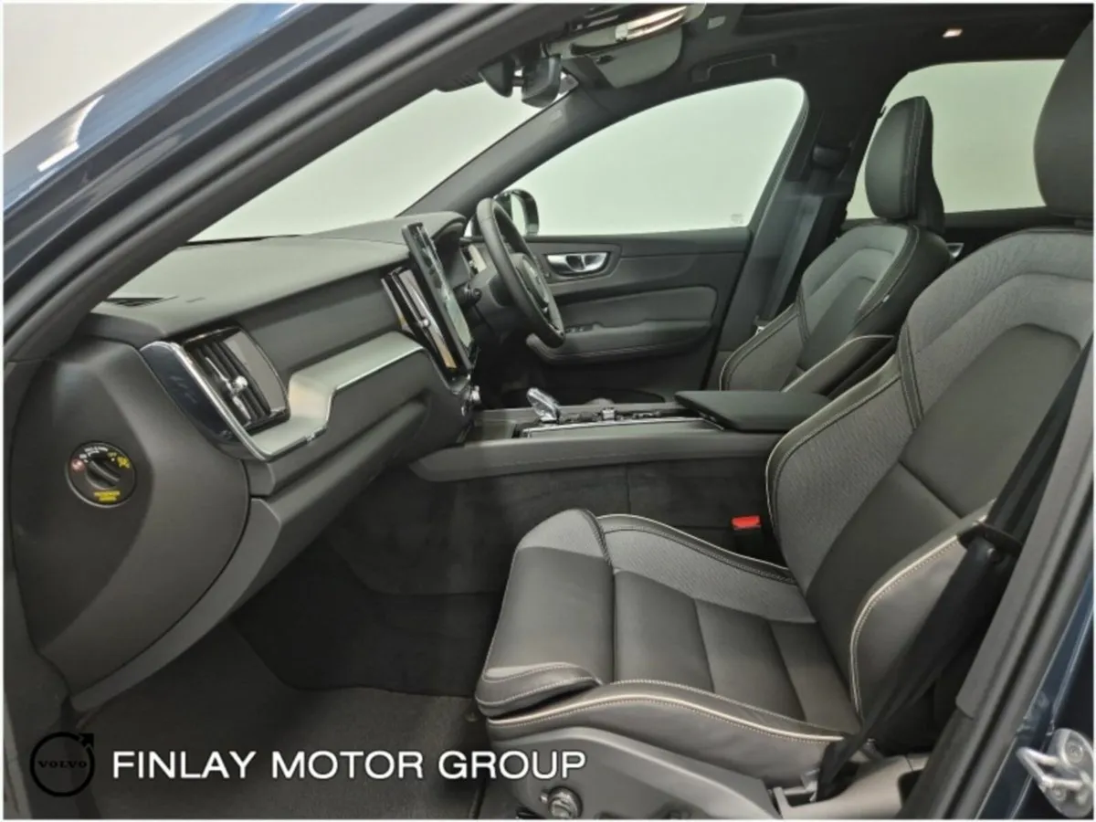 Volvo XC60 T6 Plus Black Edition . Pan Roof , Upgr - Image 4