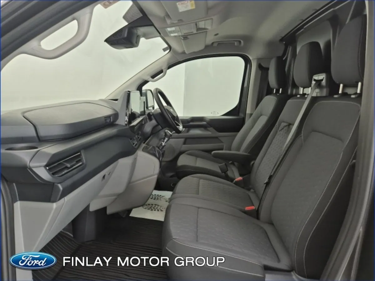 Ford Transit Custom Limited 2.0 136 PS 6SPD MAN FW - Image 4