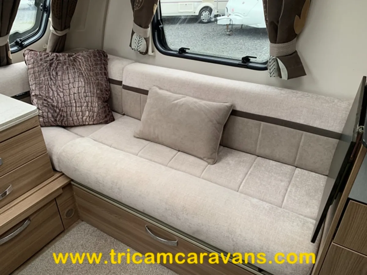 2016 Swift Conqueror 565/4 Twin Fixed Beds - Image 4