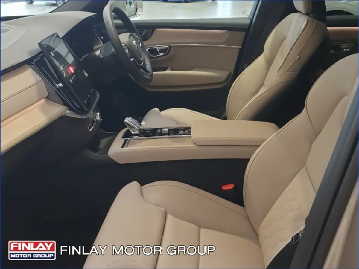 Volvo XC90 T8 Ultra Bright New Model , Pan Roof , - Image 4
