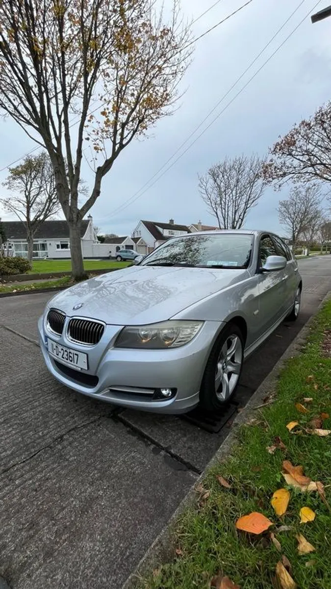 2011 Bmw 3-series - Image 2