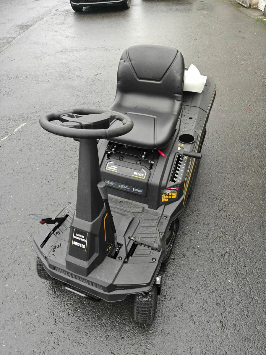 24" SINGLE BLADE TRACTOR - Image 1