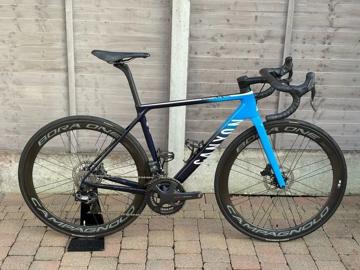 Canyon Ultimate CF SLX 9.0 Movistar Edition - Image 1