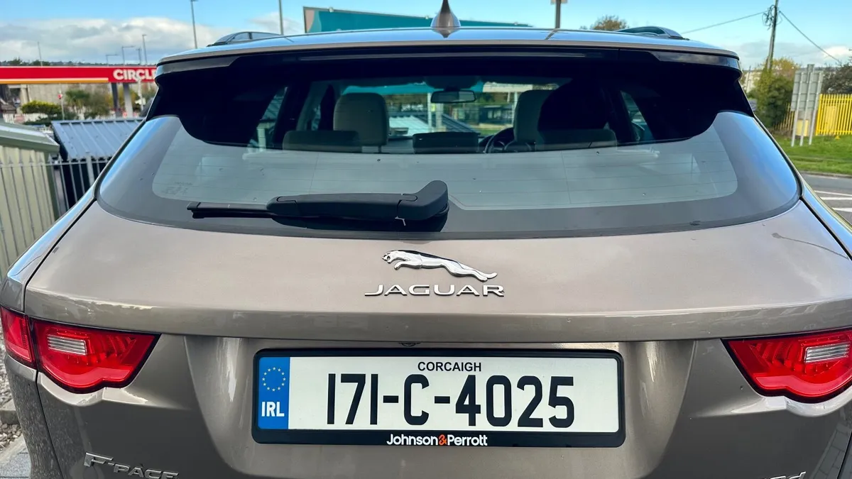 Jaguar F-Pace 2017 2.0D AWD Prestige Auto - Image 3