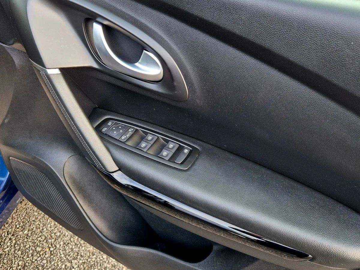 Renault Kadjar  ICONIC BLUE DCI 115 MY1 5DR - Image 4