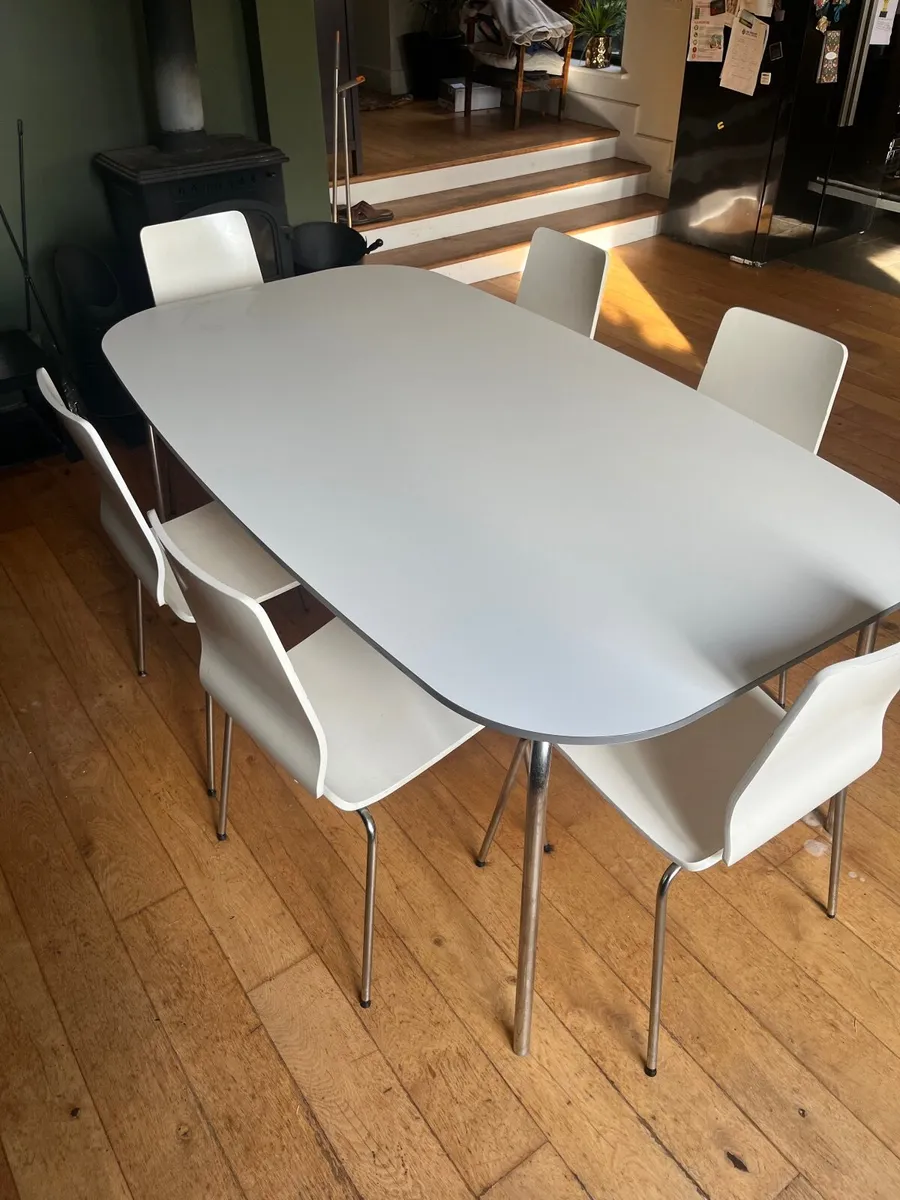 Dining Table and 6 chairs - Image 3