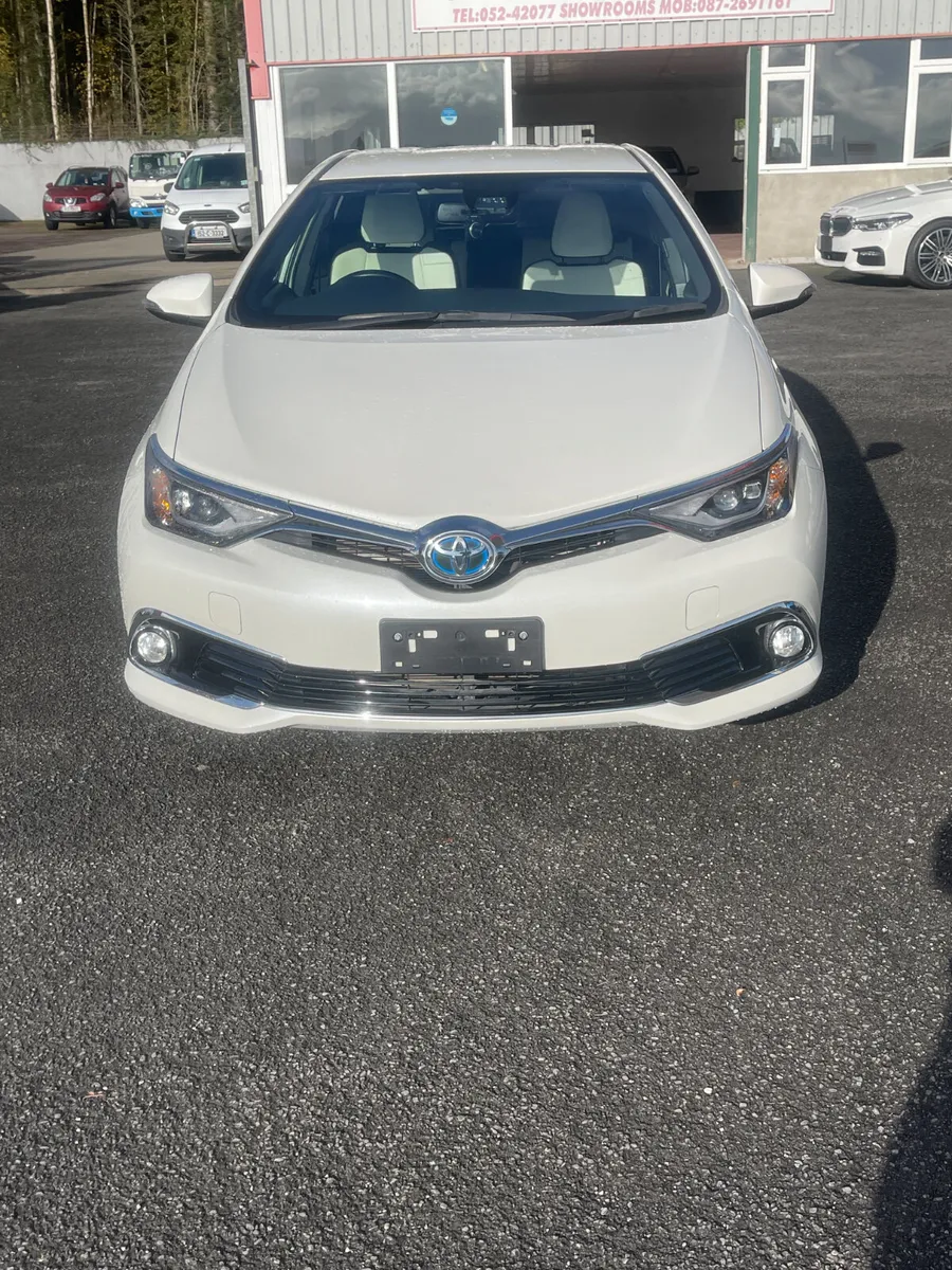 2016 Toyota Auris - Image 2