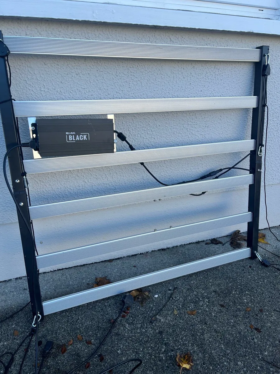 LUMII black 720w LED 6 bar fixture heater lights - Image 2