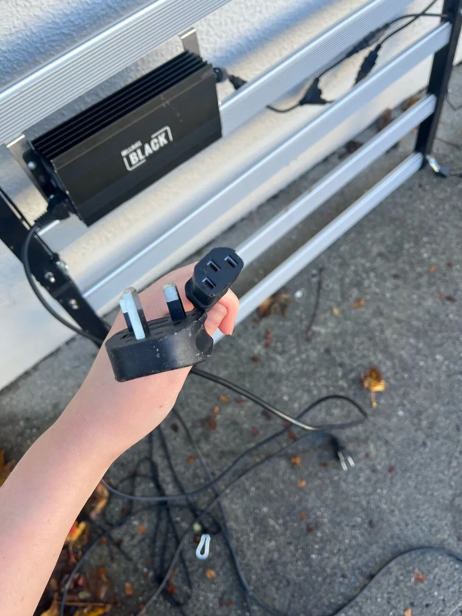 LUMII black 720w LED 6 bar fixture heater lights - Image 3