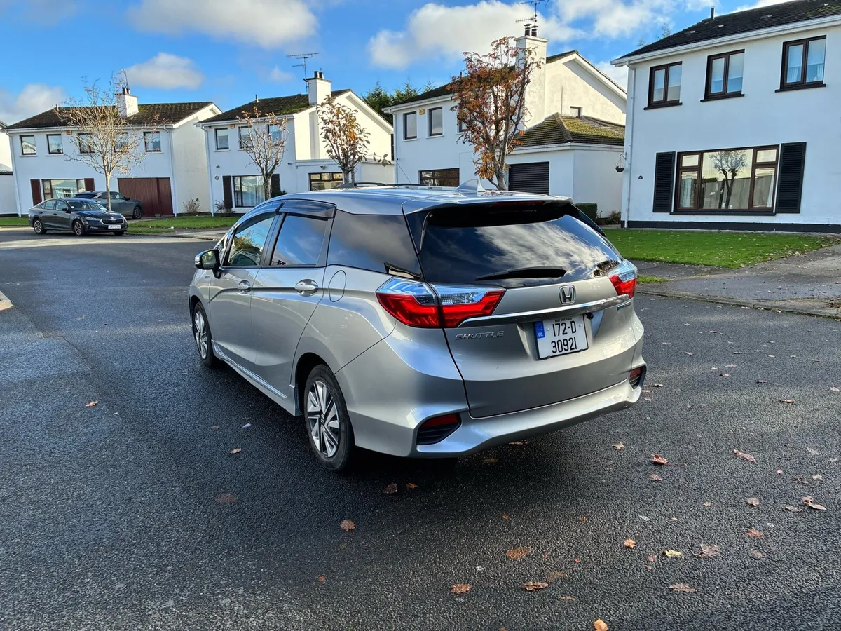 2017 Honda Shuttle Hybrid Nct 02/27 low kilometers - Image 1