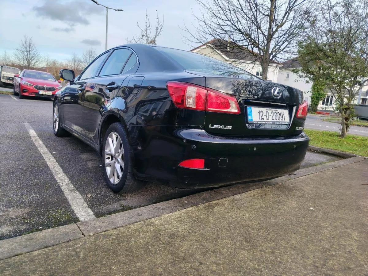 2012 IS 200D premium - Image 2