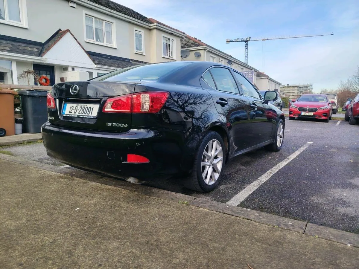 2012 IS 200D premium - Image 4