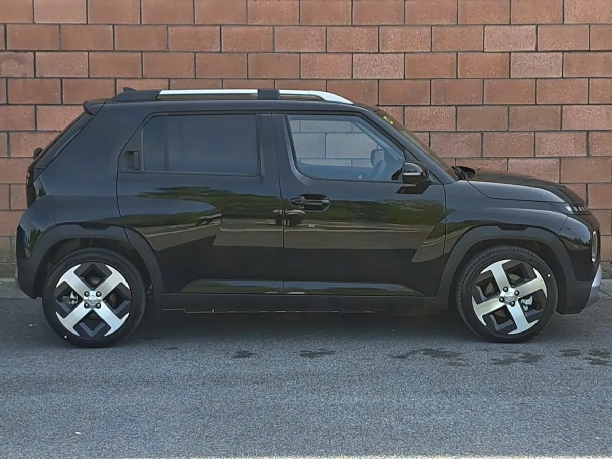 Hyundai INSTER Elegance Model 49 k/wh Battery with - Image 4