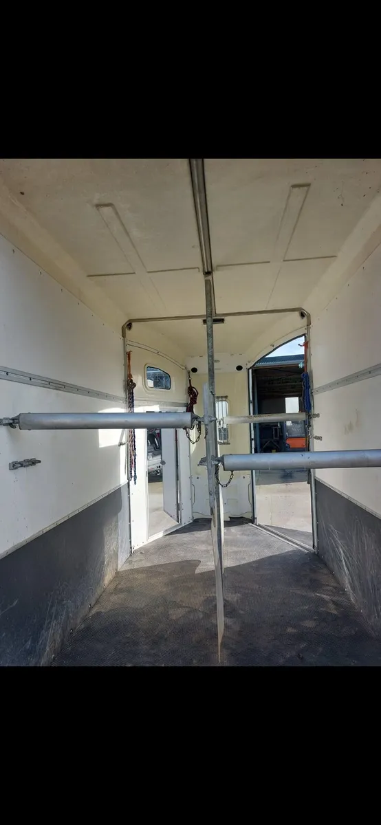 Nugent horse box - Image 3