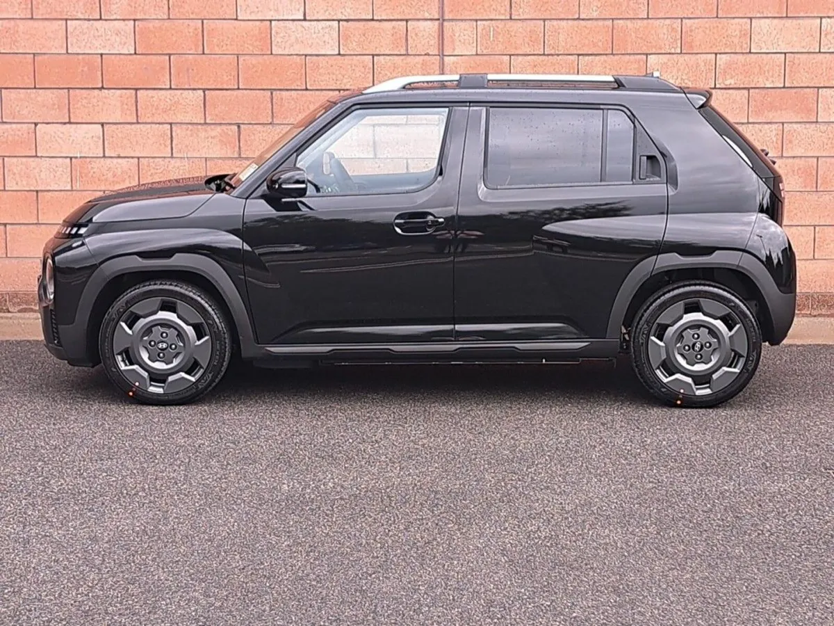 Hyundai INSTER Cross  Elegance Model 49 k/wh Batte - Image 3