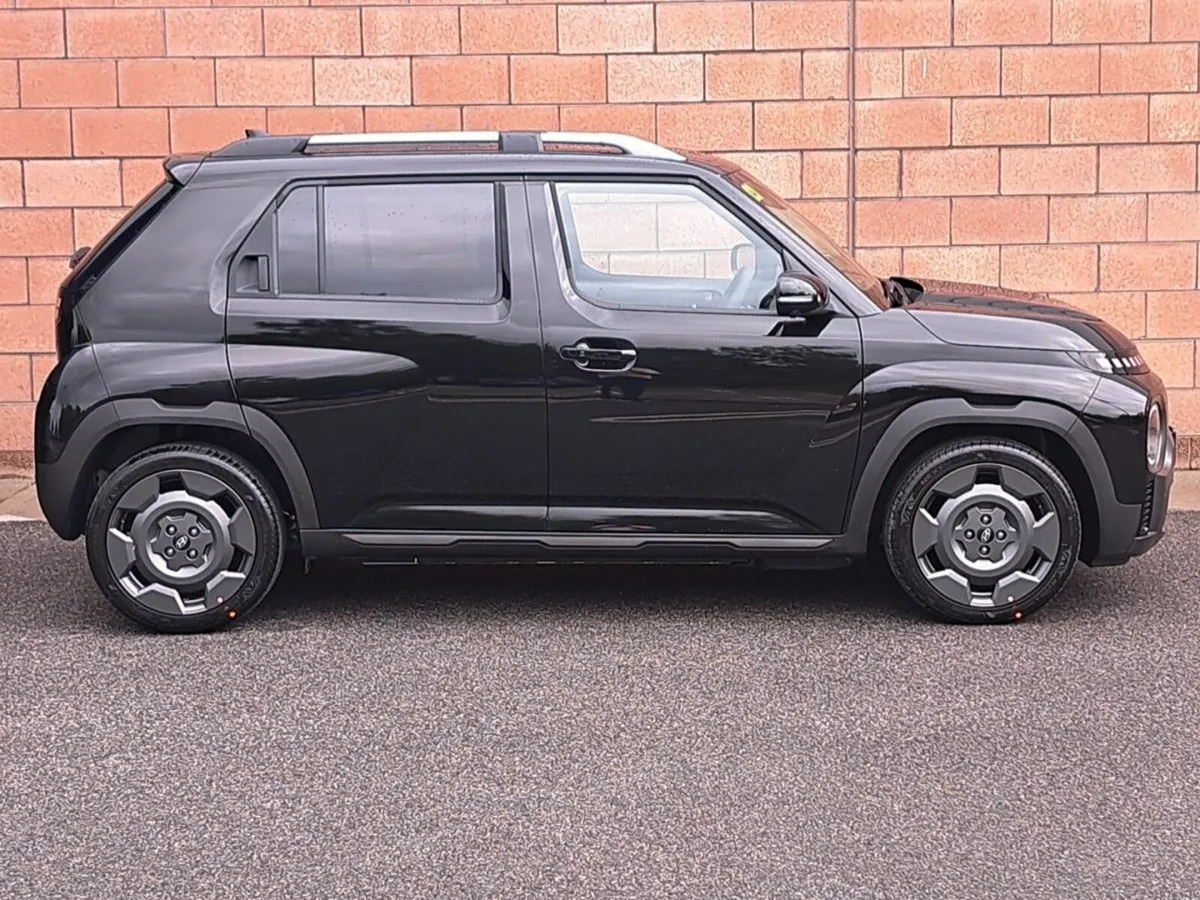 Hyundai INSTER Cross  Elegance Model 49 k/wh Batte - Image 4