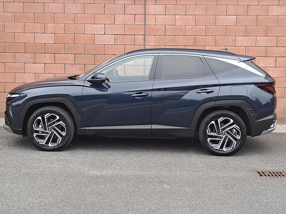 Hyundai Tucson Plug in Hybrid Executive Model - Image 3