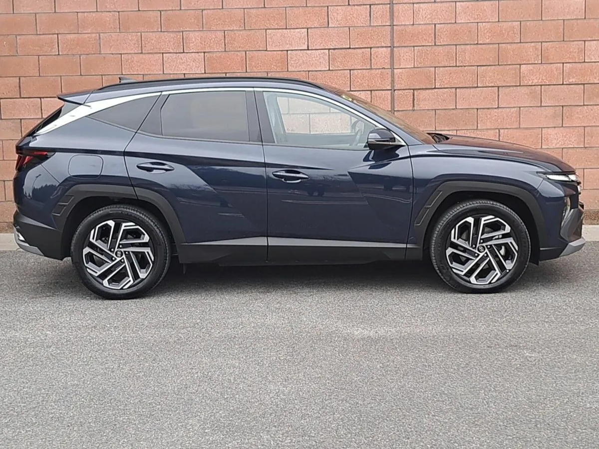 Hyundai Tucson Plug in Hybrid Executive Model - Image 4