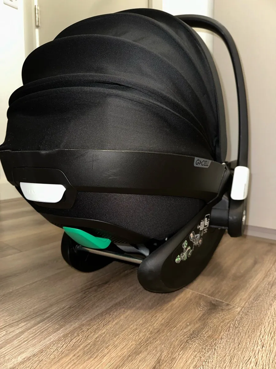 Baby Car Seat (Maxi Cosi Pebble - Like New) - Image 4