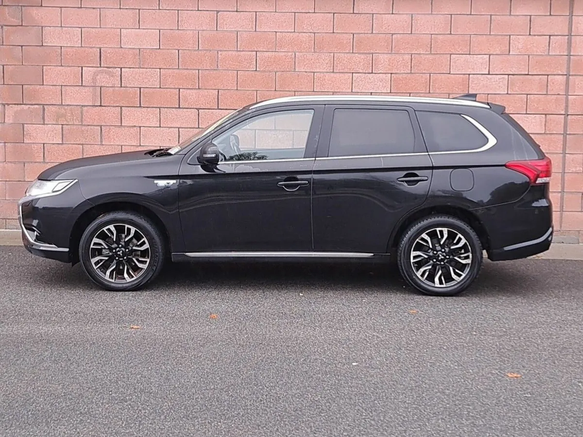 Mitsubishi Outlander 4 Wheel Drive Intense Plus Mo - Image 3