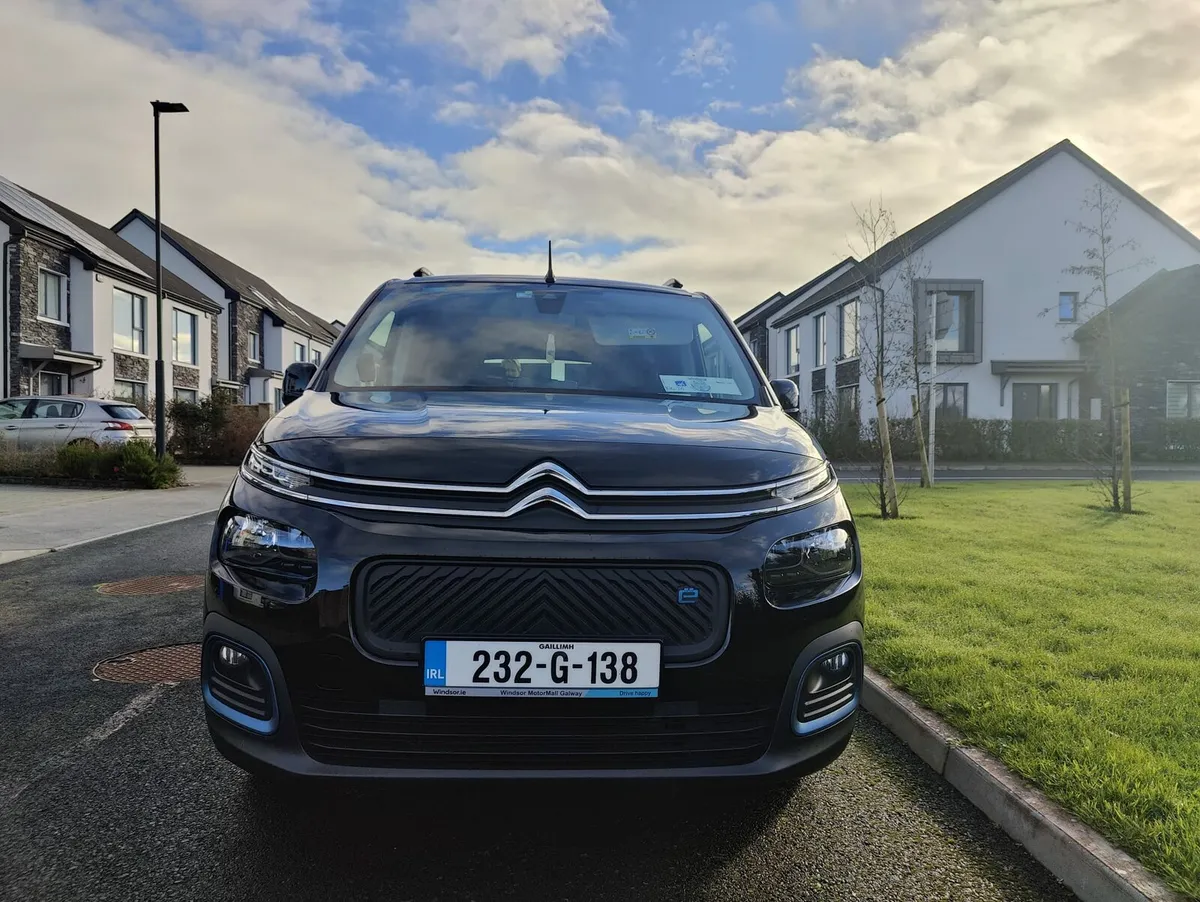 Pristine Black Citroen eBerlingo XL 2023/2 - Image 1