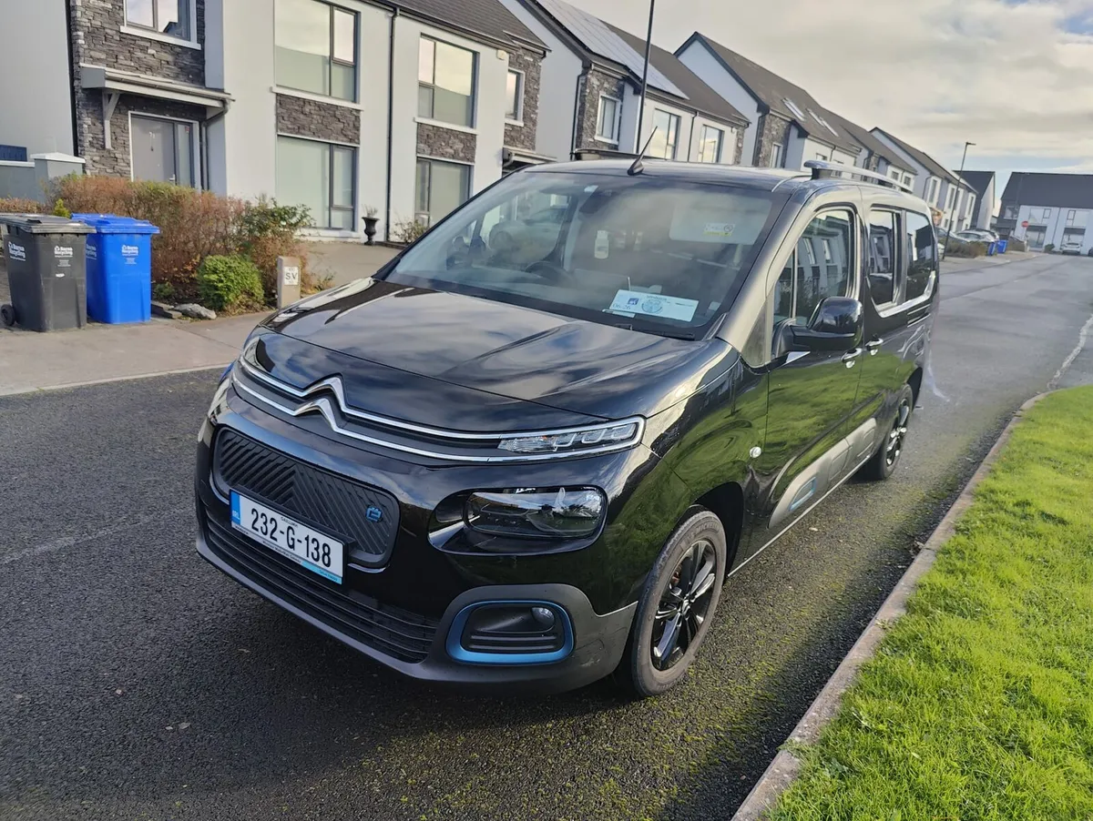Pristine Black Citroen eBerlingo XL 2023/2 - Image 3