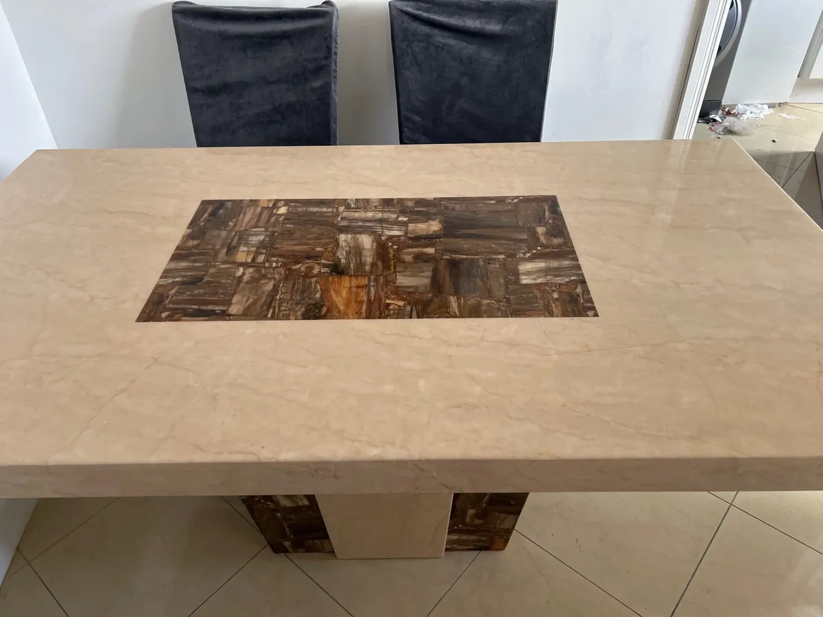Marble table - Image 1