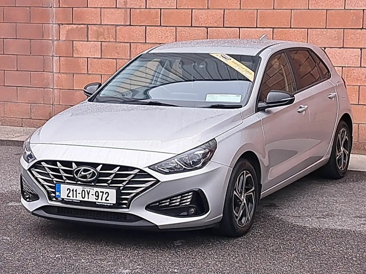 Hyundai i30 Deluxe Model 1.6 Diesel. - Image 2