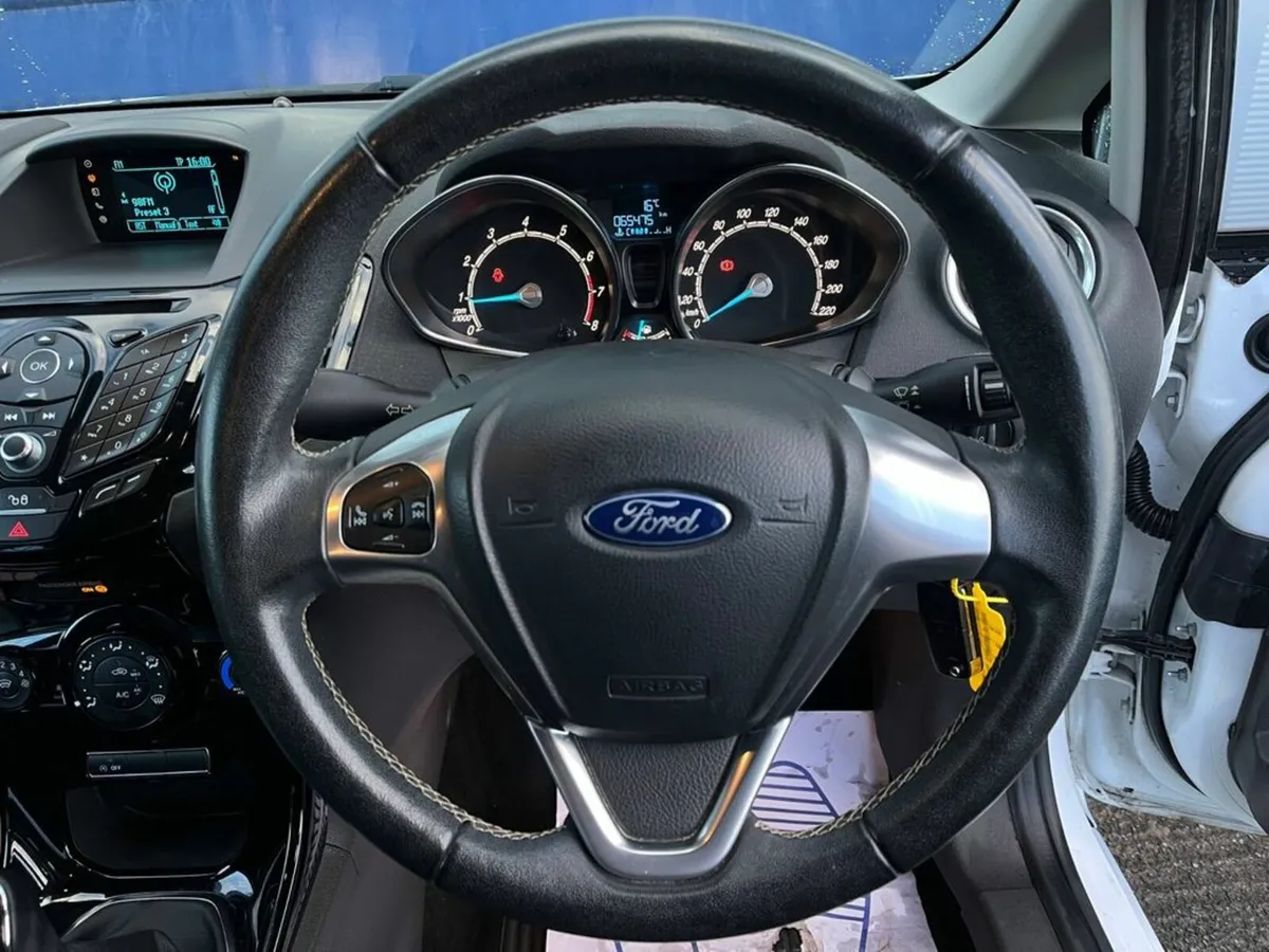 Ford Fiesta TITANIUM 1.0 // FULL SERVICE HISTORY / - Image 4