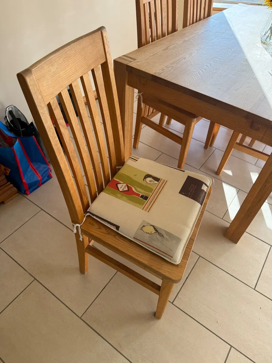 Solid wood table and six chairs - Image 3
