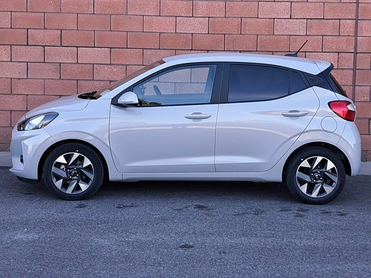 Hyundai i10 Deluxe Plus Model Automatic 1.0 Petrol - Image 3