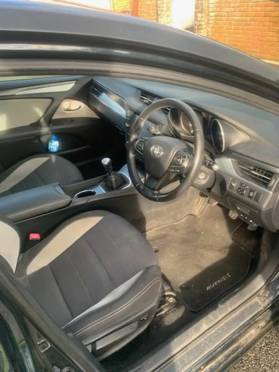 Toyota Avensis 2017 - Image 2
