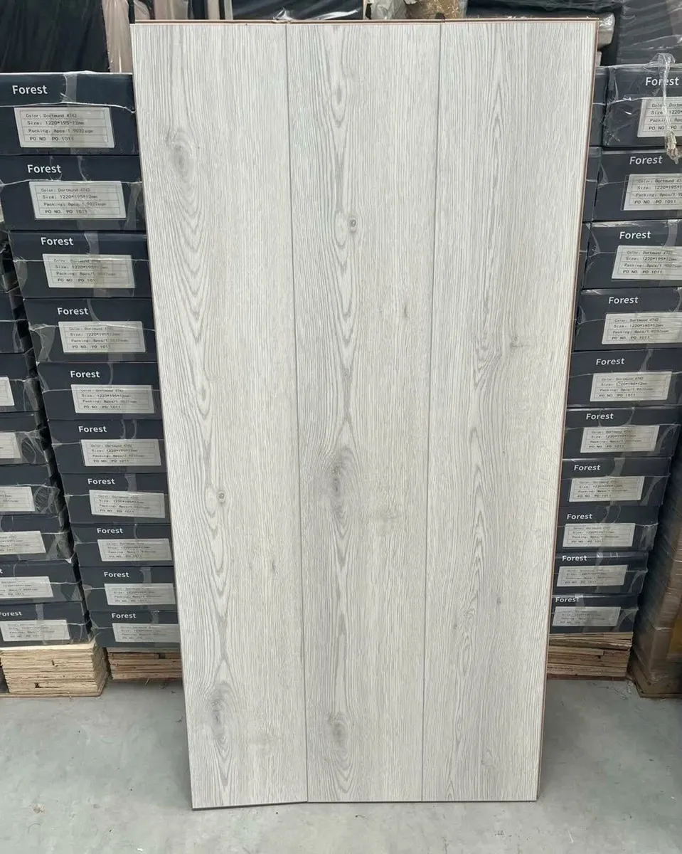 Laminated floorings 7mm 8mm 12mm - Image 1