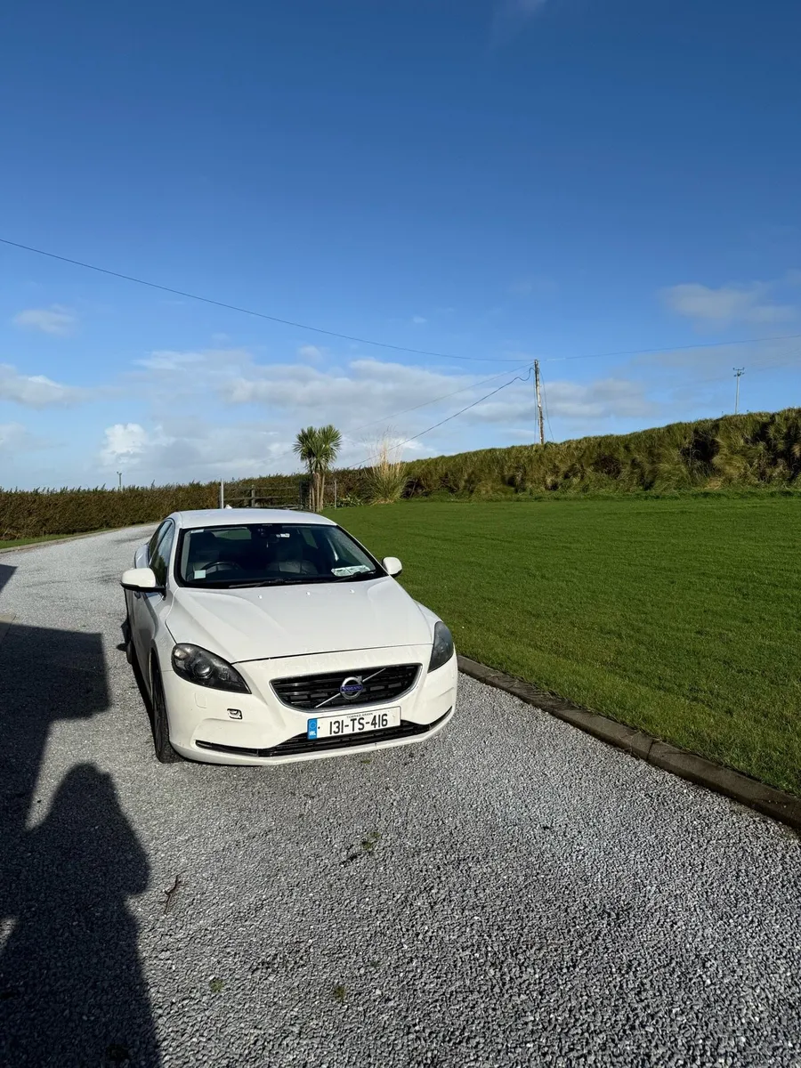 Volvo V40 - Image 1