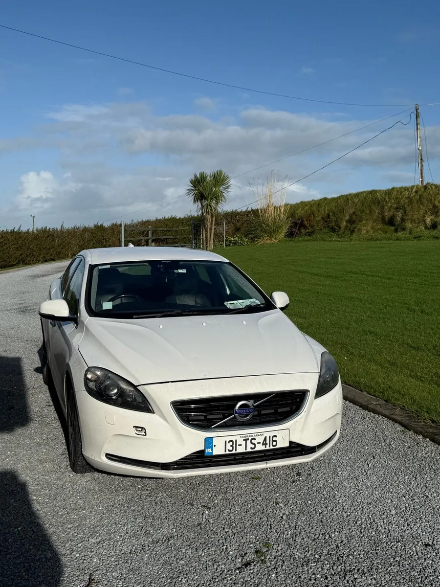 Volvo V40 - Image 2