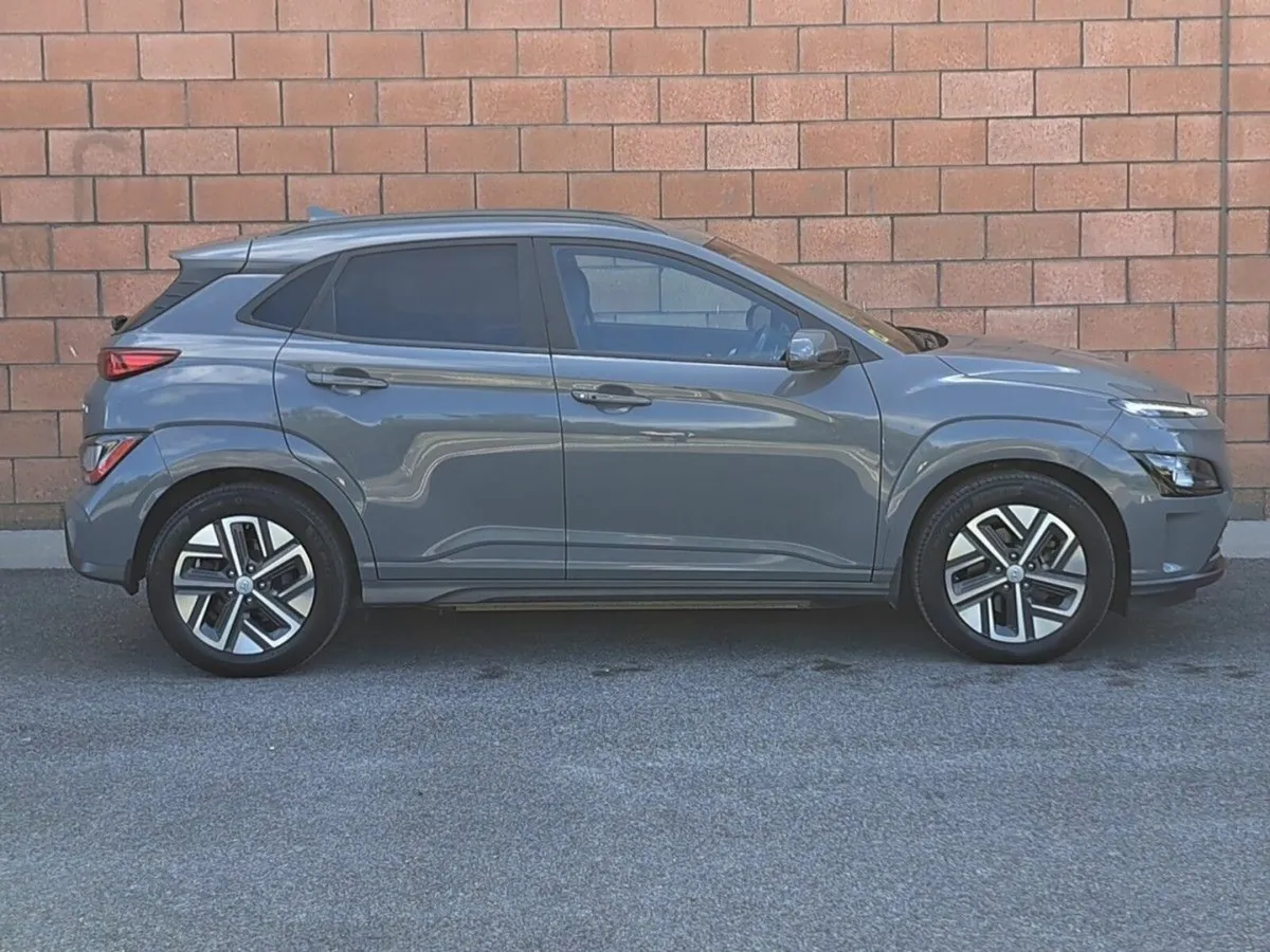 Hyundai KONA Premium Model 64 kWh battery. - Image 4