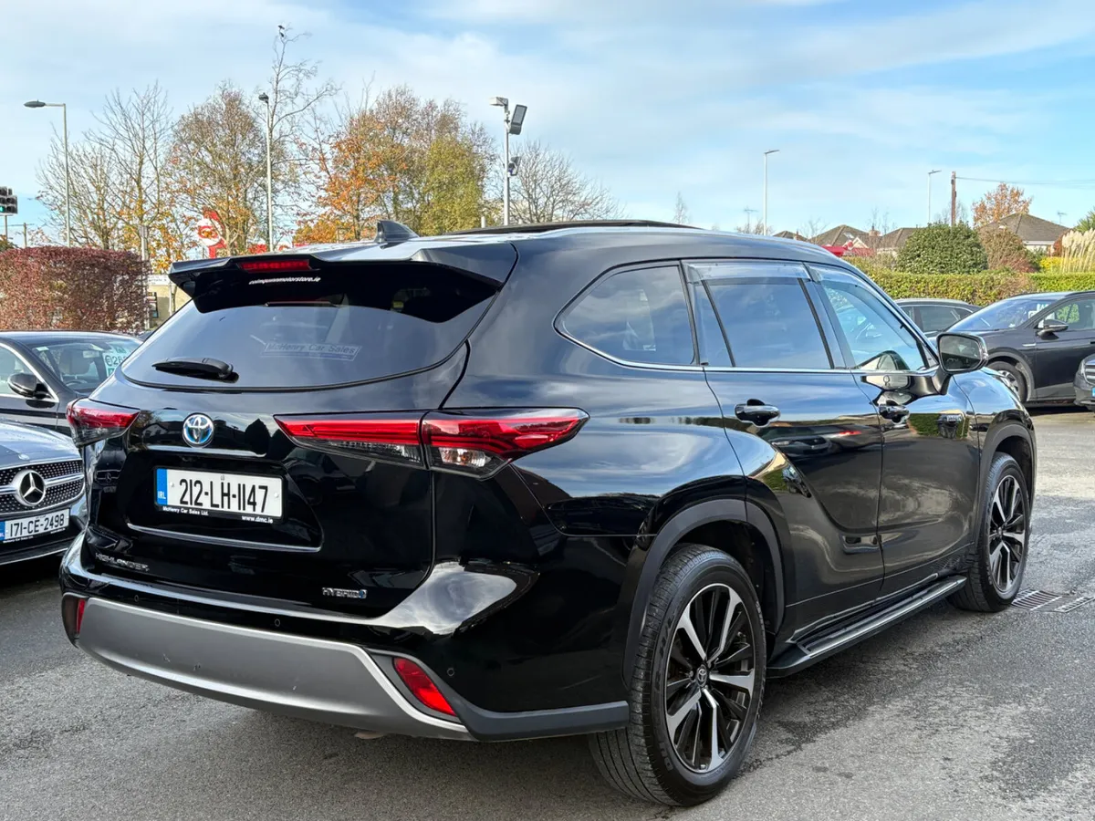 212 Toyota Highlander Platinum 7 Seater 2.5 Hybrid - Image 4