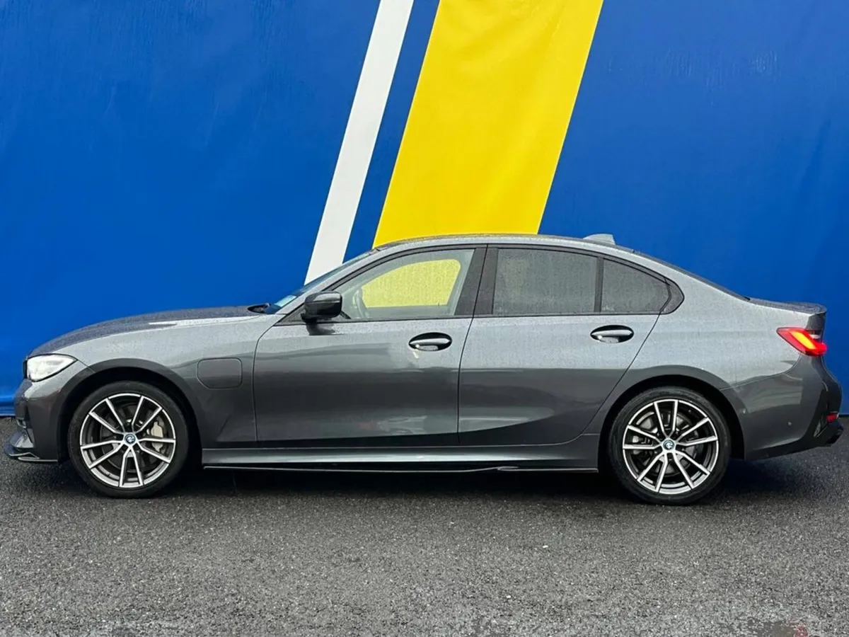 BMW 3-Series 330e PRO COMPETITION 2.0 HYBRID // DI - Image 3